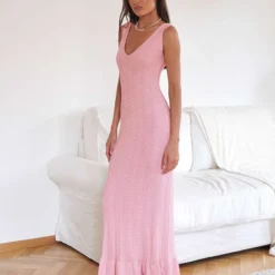 Bornladies V-neck knit dress spring and summer 2026 new sleeveless slim fishtail with long sling.